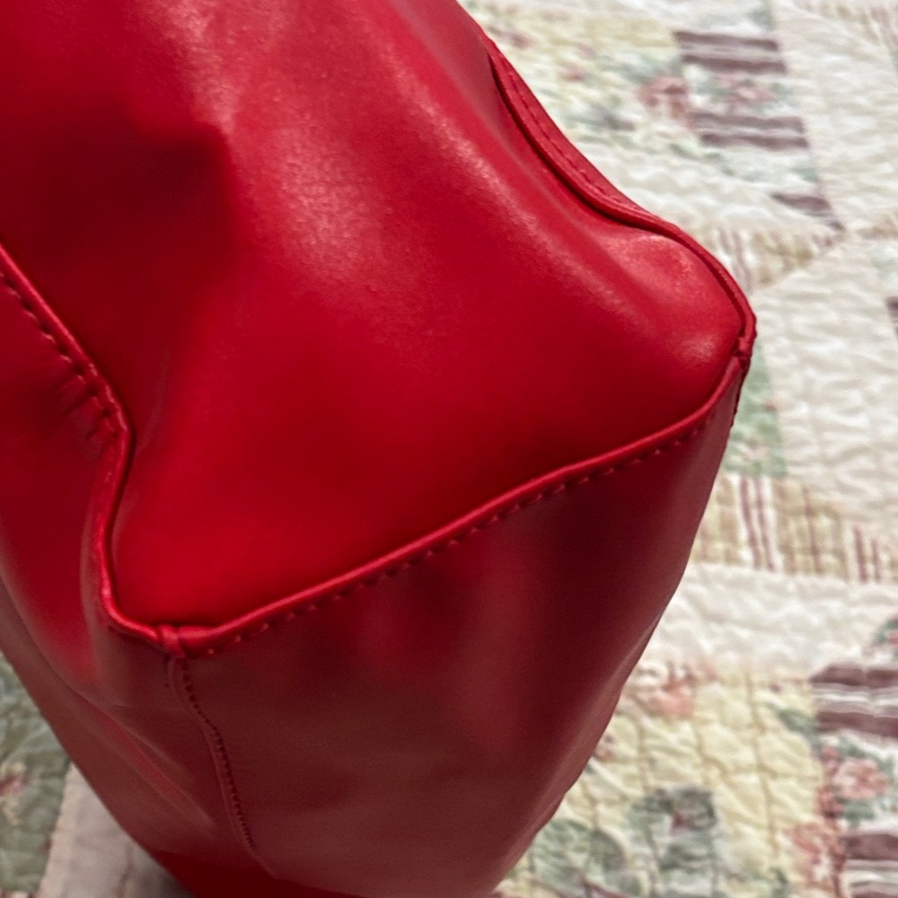 Elizabeth Arden Vibrant Red Tote - Picture 5 of 13